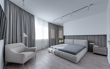 Why is it recommended to choose a mattress with knitted fabric?