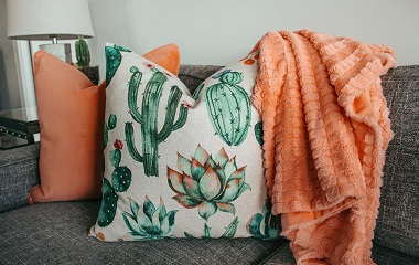 How to match the size of the cushion with the sofa correctly?