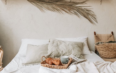 Are silk pillowcases really good for your skin and hair?(1)